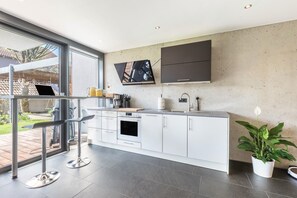 Refrigerador, horno, parrilla de estufa y lavavajillas 