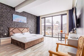 Habitación doble de lujo | Caja de seguridad en la habitación y tabla de planchar con plancha 