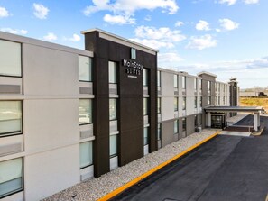 A modern hotel building with a sign reading 'MainStay Suites' and a covered entrance. - MainStay Suites Chambersburg (Chambersburg)