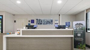 Lobby - MainStay Suites Chambersburg (Chambersburg)