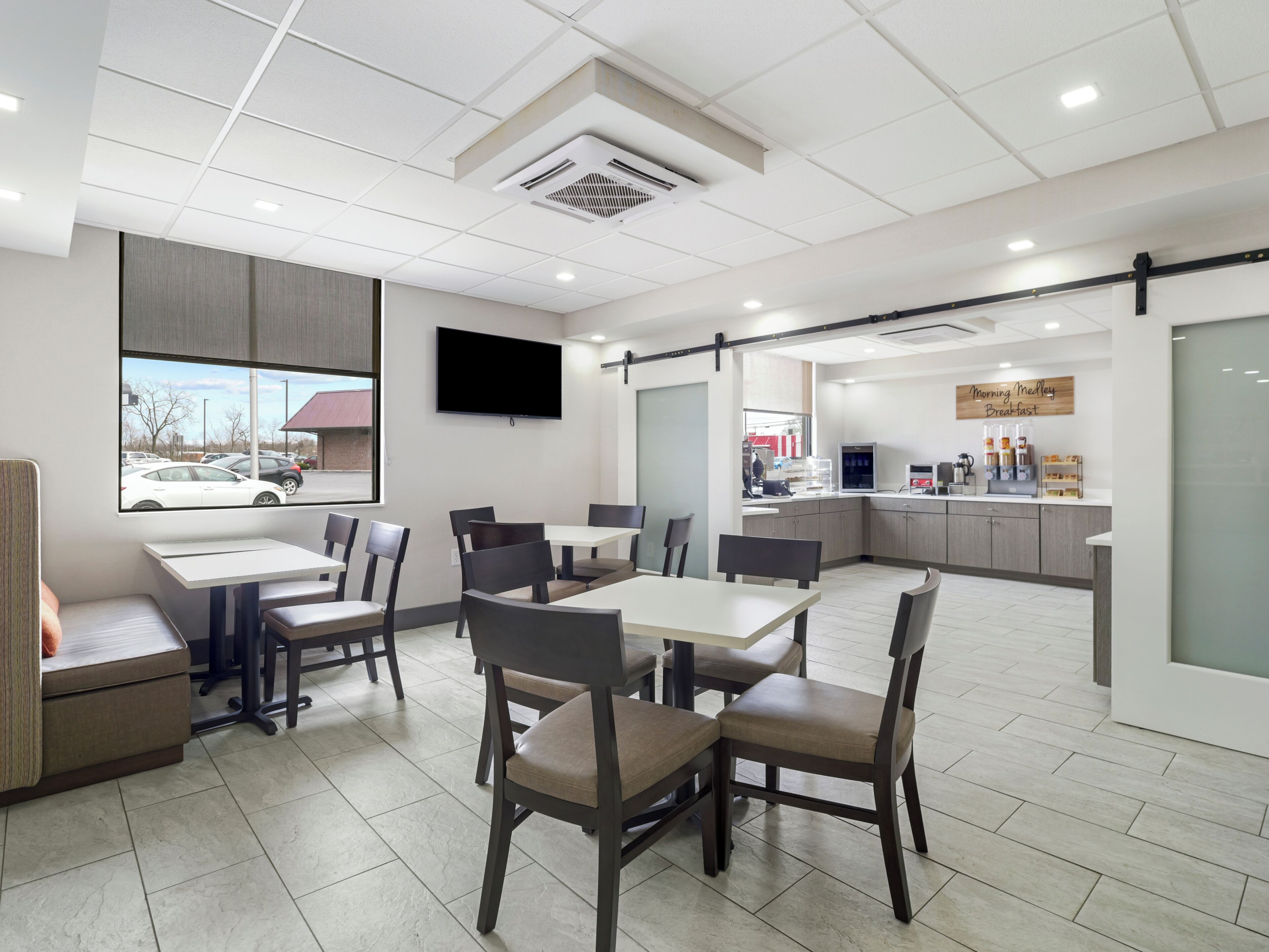 Free daily continental breakfast