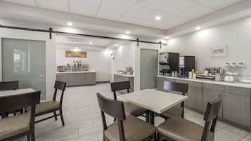 Free daily continental breakfast