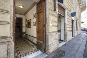 Exterior detail - Nettuno Apartment (Roma)