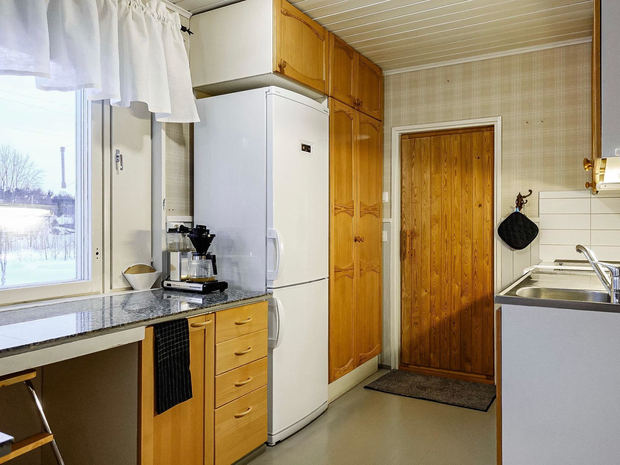 Jääkaappi, mikroaaltouuni, astianpesukone