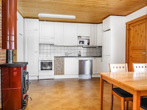Fridge, microwave, dishwasher, cookware/dishes/utensils