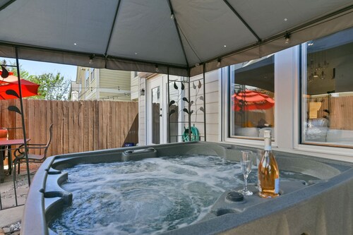 3BR 2.5 Bath Home with Power, Wifi & Hot Tub