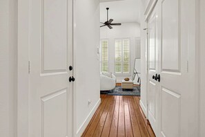 Interior - Beautiful 3BR 2.5BA Home with Hot Tub in Top Area (Houston)