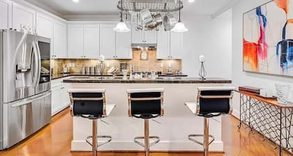 Luxurious 3BR 2.5BA Home with Hot Tub in Top Area