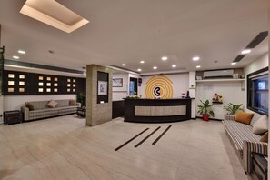 Lobby - Click Hotel Yuvraj (Surat)