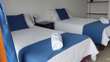 Standard Twin Room | Desk, free WiFi, individually decorated, individually furnished