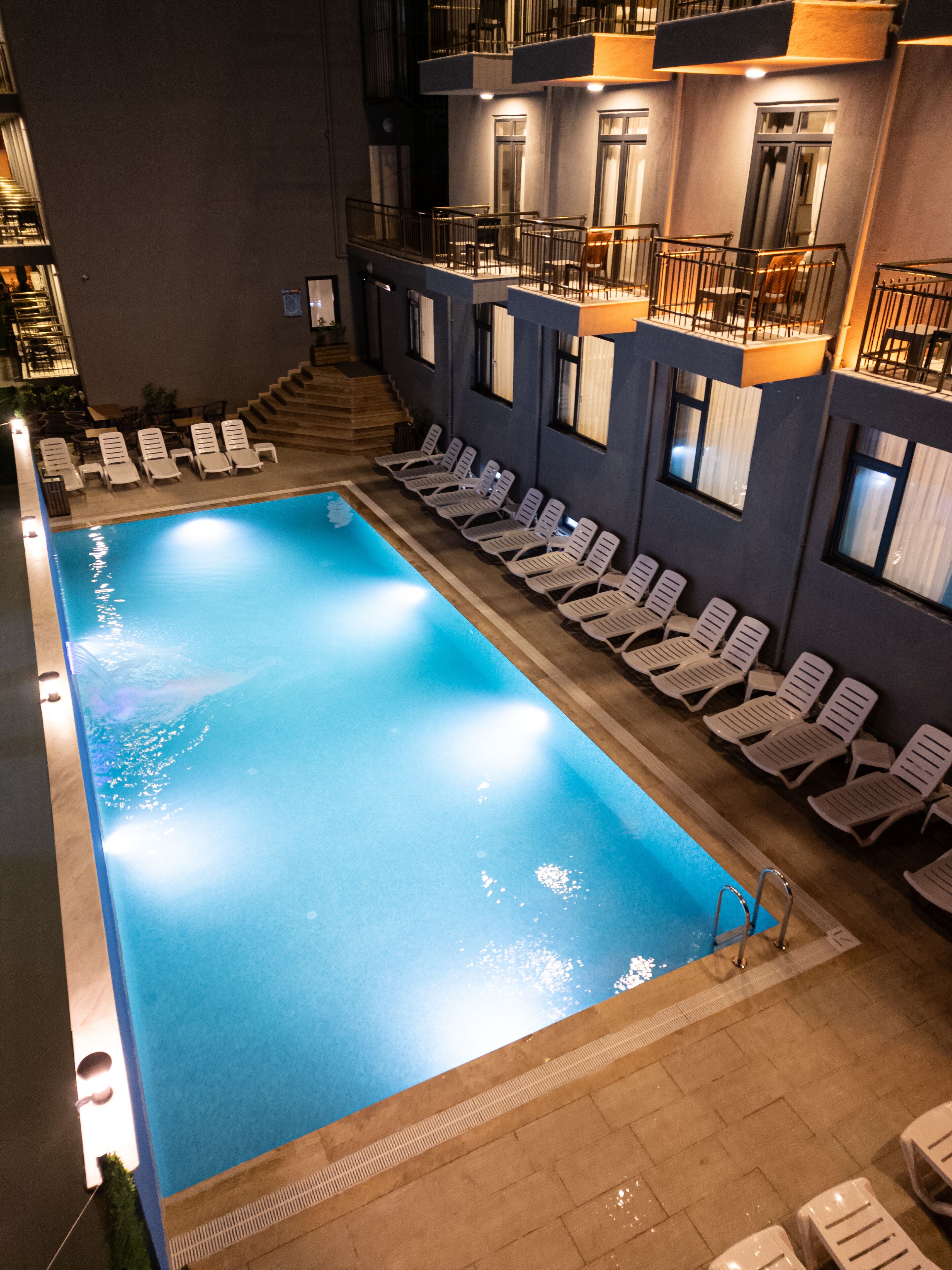 حمّام سباحة خارجي