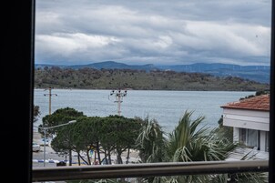 Minibar, wifi gratis y ropa de cama 