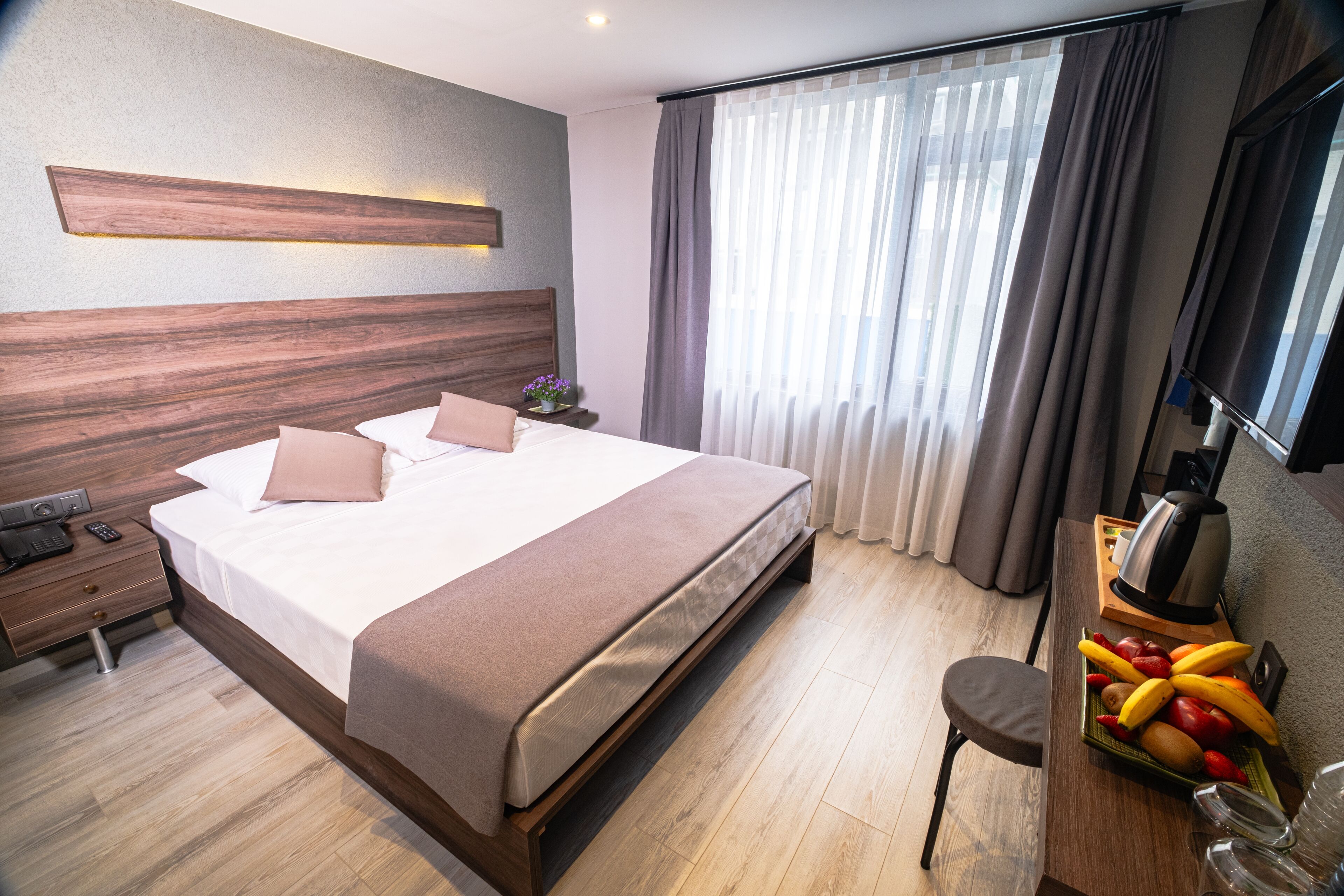 Minibar, wifi gratis y ropa de cama 