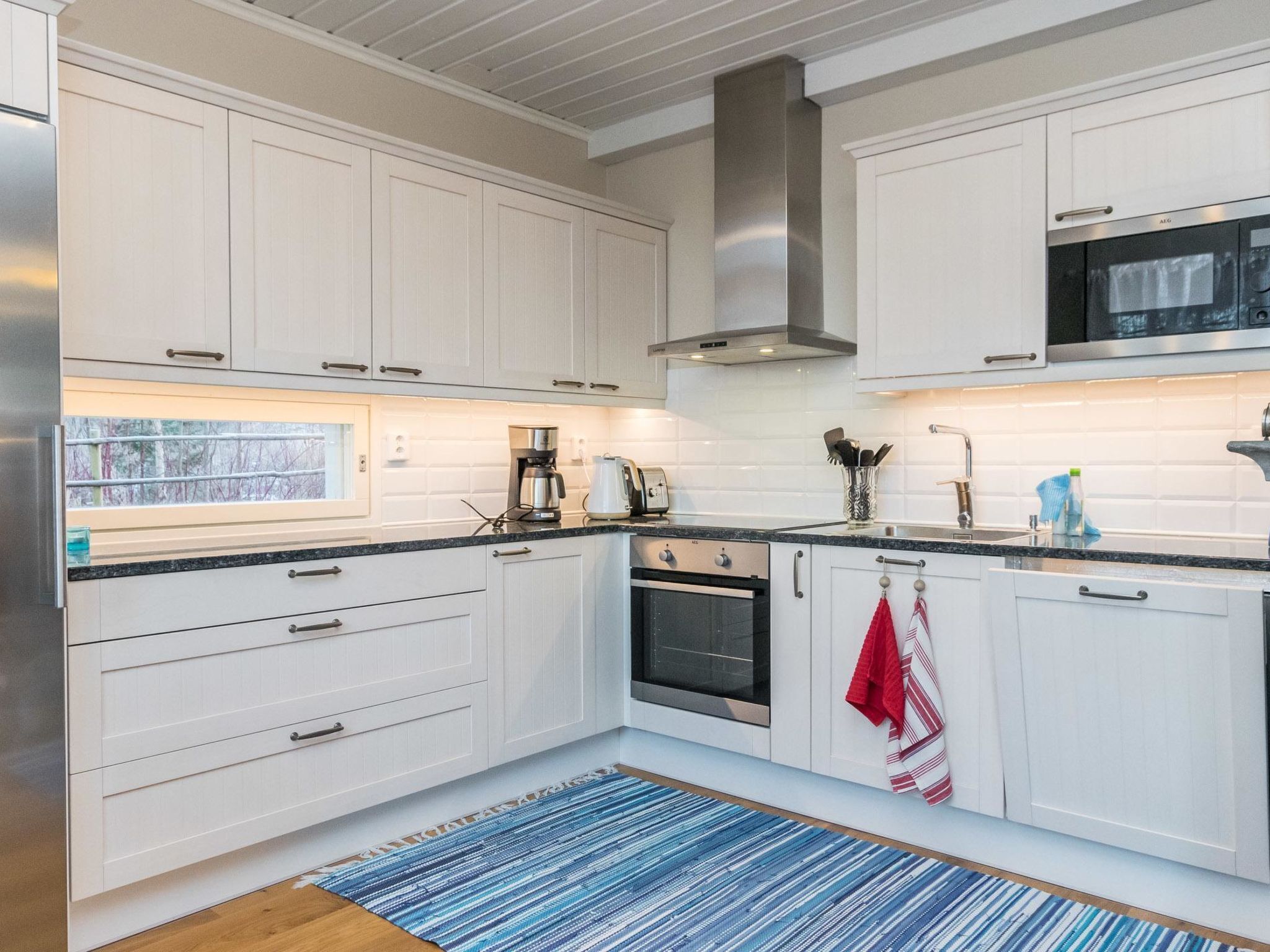 Fridge, microwave, dishwasher, cookware/dishes/utensils