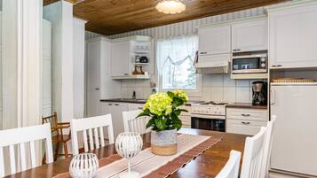 Fridge, microwave, dishwasher, cookware/dishes/utensils