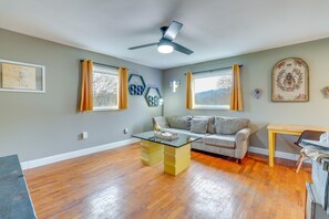 TV - Quaint Kingsport Apartment Near Greenbelt Trail! (Kingsport)