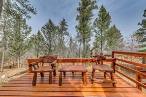 Terrace/patio - Ruidoso Cabin w/ Deck ~ 1 Mi to Midtown! (Ruidoso)