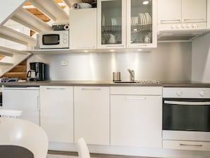 Fridge, microwave, dishwasher, cookware/dishes/utensils