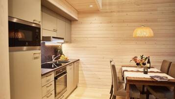 Jääkaappi, mikroaaltouuni, astianpesukone