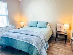 1 habitación, tabla de planchar con plancha, wifi gratis y ropa de cama