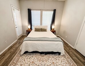 2 多间卧室、办公桌、熨斗/熨衣板、WiFi