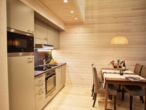 Refrigerador, microondas, lavavajillas, utensilios de cocina