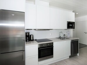 Réfrigérateur, micro-ondes, lave-vaisselle