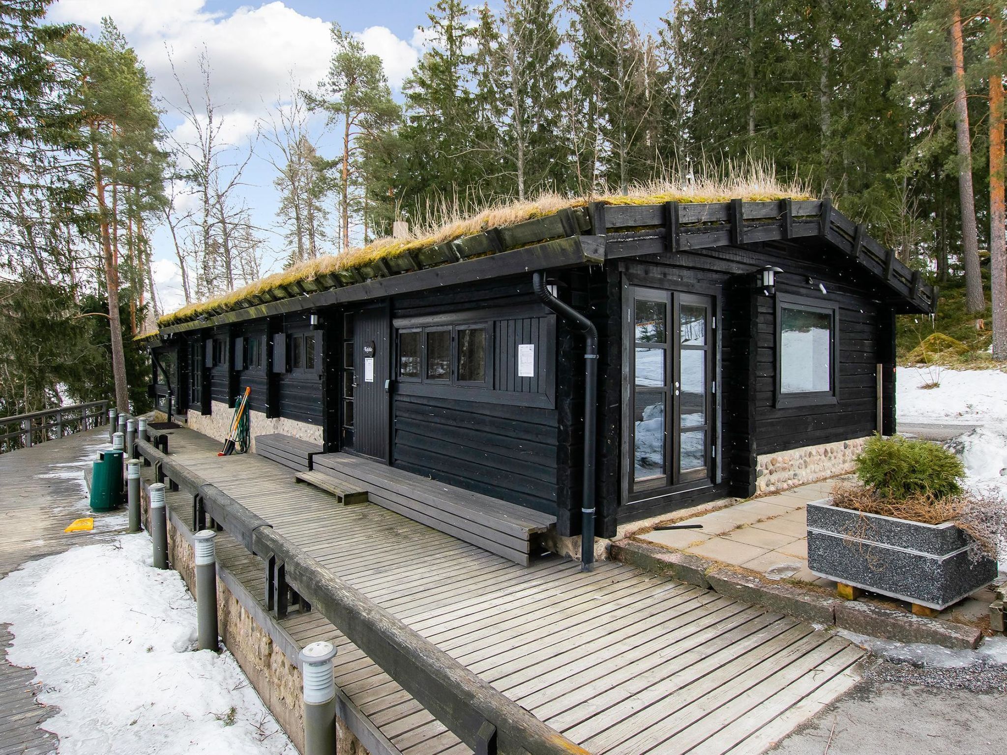 المنشأة من الخارج