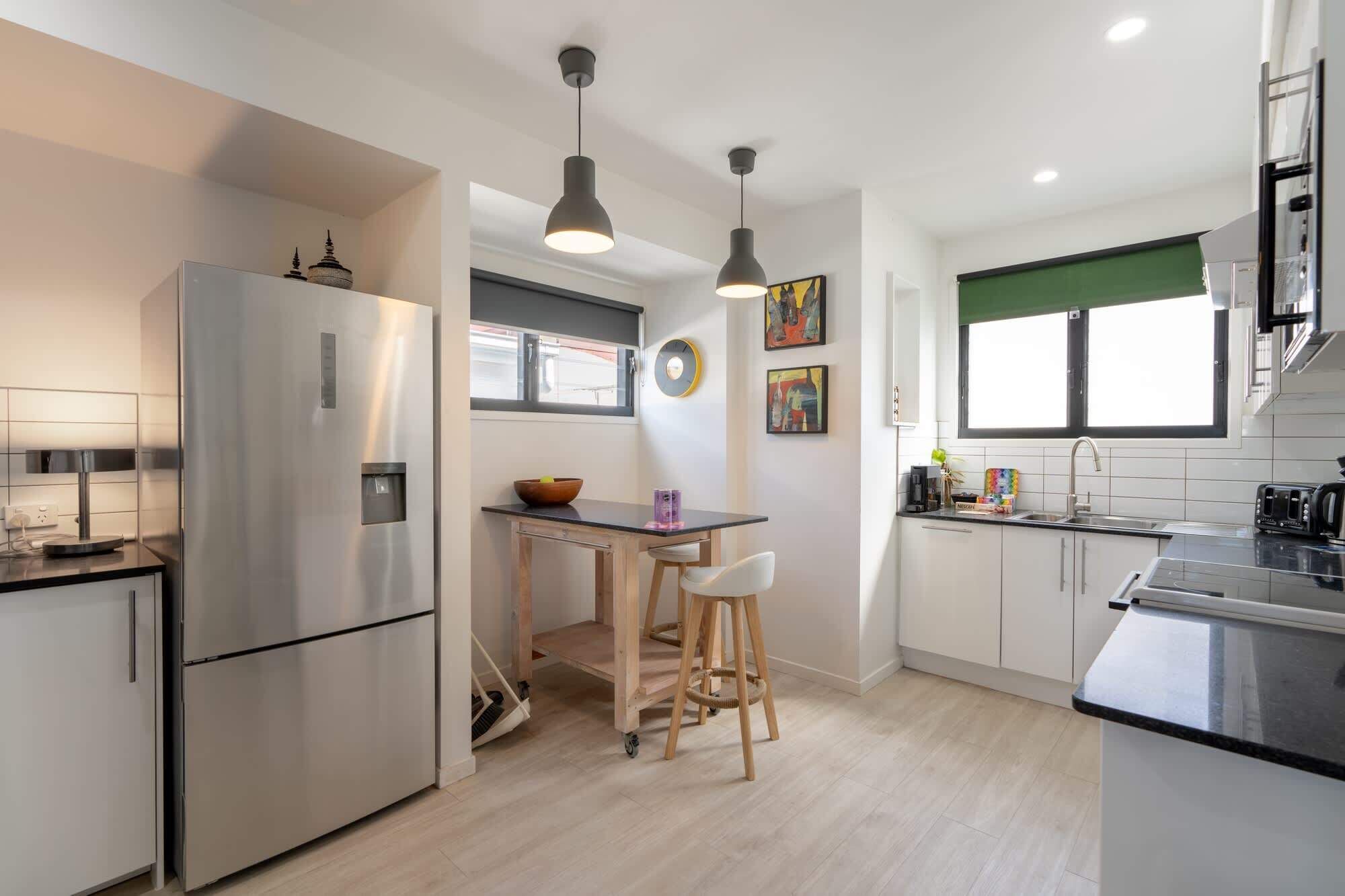 Coffee/tea maker, fridge, microwave, oven