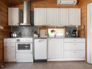 Fridge, microwave, dishwasher, cookware/dishes/utensils