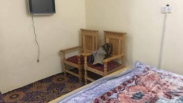 Standard Double Room | Soundproofing, iron/ironing board, free WiFi