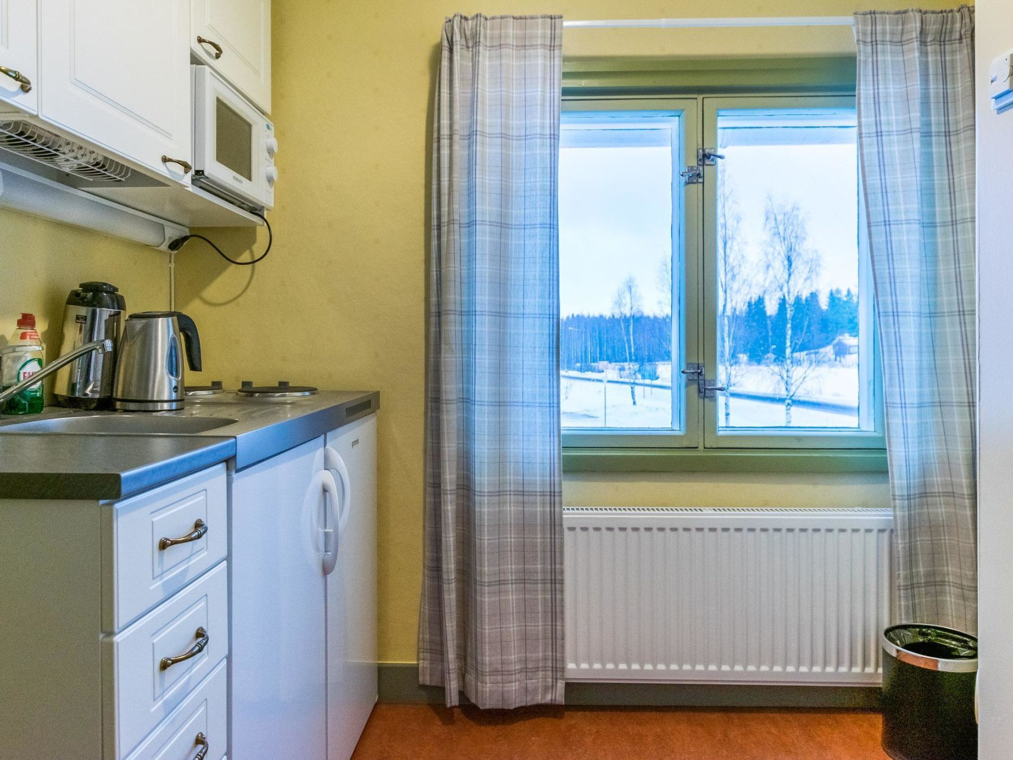 Fridge, microwave, cookware/dishes/utensils