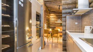 Geladeira, micro-ondas, lava-louças