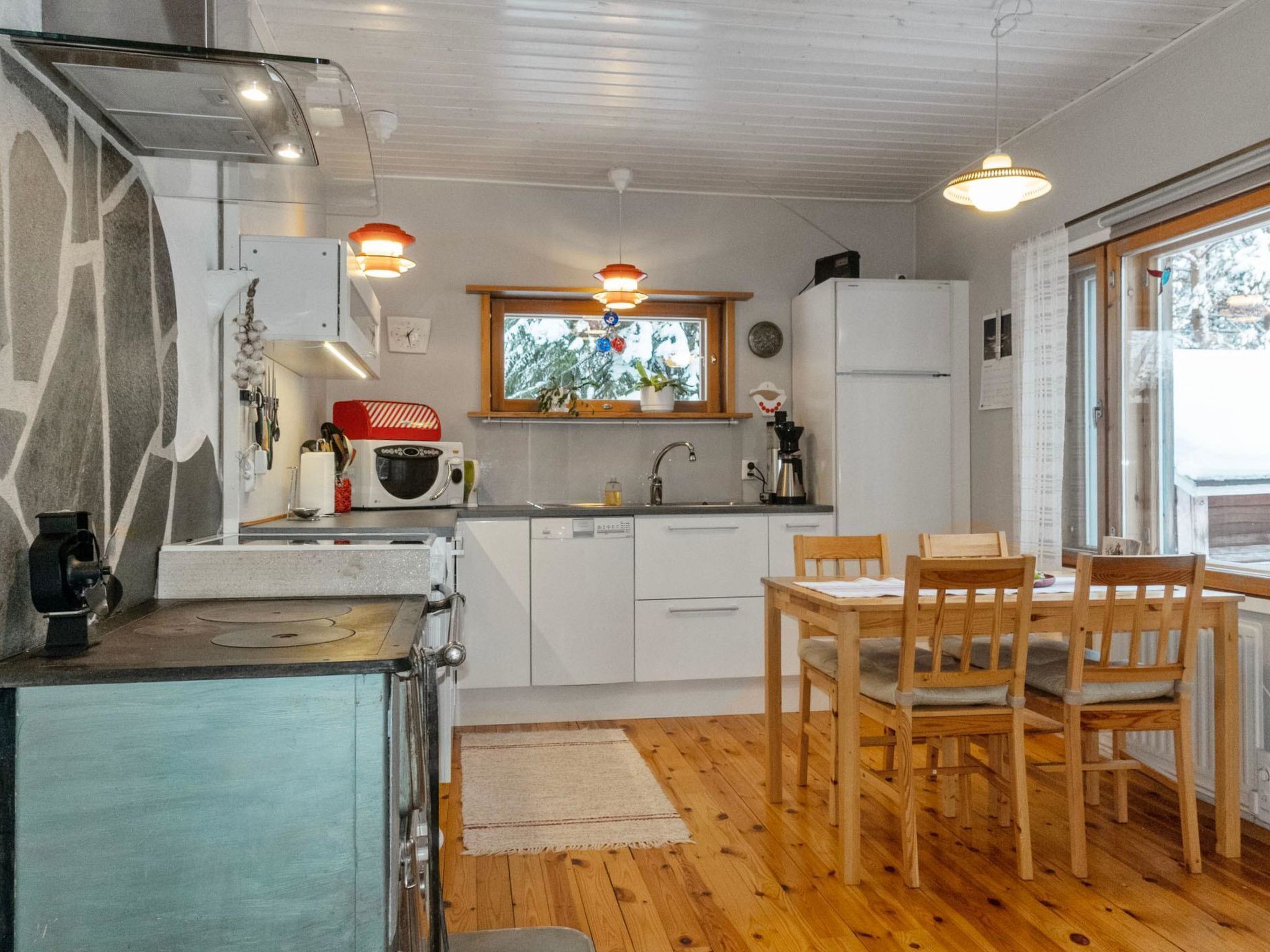 Refrigerador, microondas, lavavajillas y utensilios de cocina 