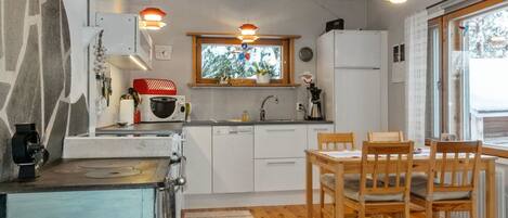 Fridge, microwave, dishwasher, cookware/dishes/utensils