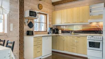 Fridge, microwave, dishwasher, cookware/dishes/utensils