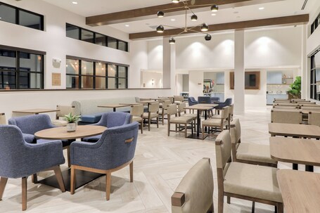 Staybridge Suites Pigeon Forge Smoky Mtns, an IHG Hotel - Image 40