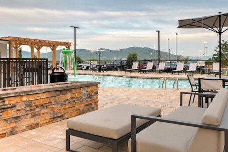 Staybridge Suites Pigeon Forge Smoky Mtns, an IHG Hotel - Image 2