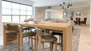 A modern kitchen with a central island, bar stools, and pendant lighting. - Staybridge Suites Pigeon Forge Smoky Mtns by IHG (Pigeon Forge)