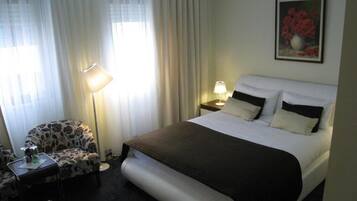 Standard Double Room, Accessible | Hypo-allergenic bedding, in-room safe, desk, blackout drapes