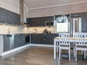 Fridge, microwave, dishwasher, cookware/dishes/utensils