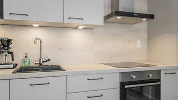 Geladeira, micro-ondas, lava-louças