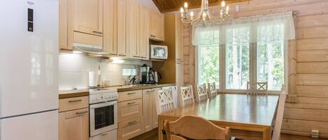 Fridge, microwave, dishwasher, cookware/dishes/utensils