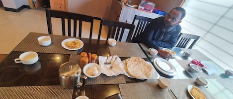 Bao gồm bữa sáng buffet hàng ngày