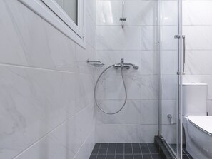 Shower, hair dryer - Marnis10_3rd Modern Haven near Archaeological Muse (Athens)