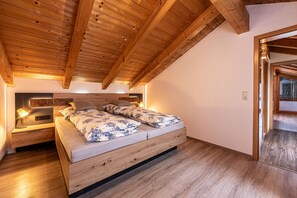 1 bedroom, bed sheets