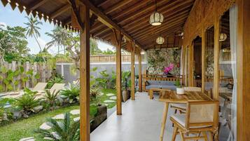 One Bedroom Wooden Villa | 露台