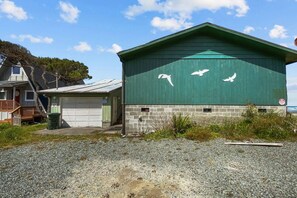 Exterior - Oceanfront Getaway, Stunning Views, Pet Friendly, Spacious Deck, Steps to the Beach (Rockaway Beach)