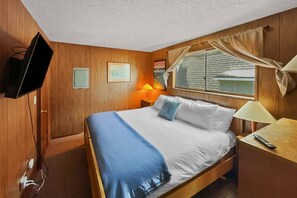 4 bedrooms, free WiFi - Oceanfront Getaway, Stunning Views, Pet Friendly, Spacious Deck, Steps to the Beach (Rockaway Beach)