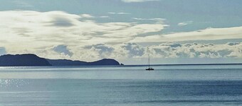 Family Beach Bach - 1 min walk to Opito Bay beach 